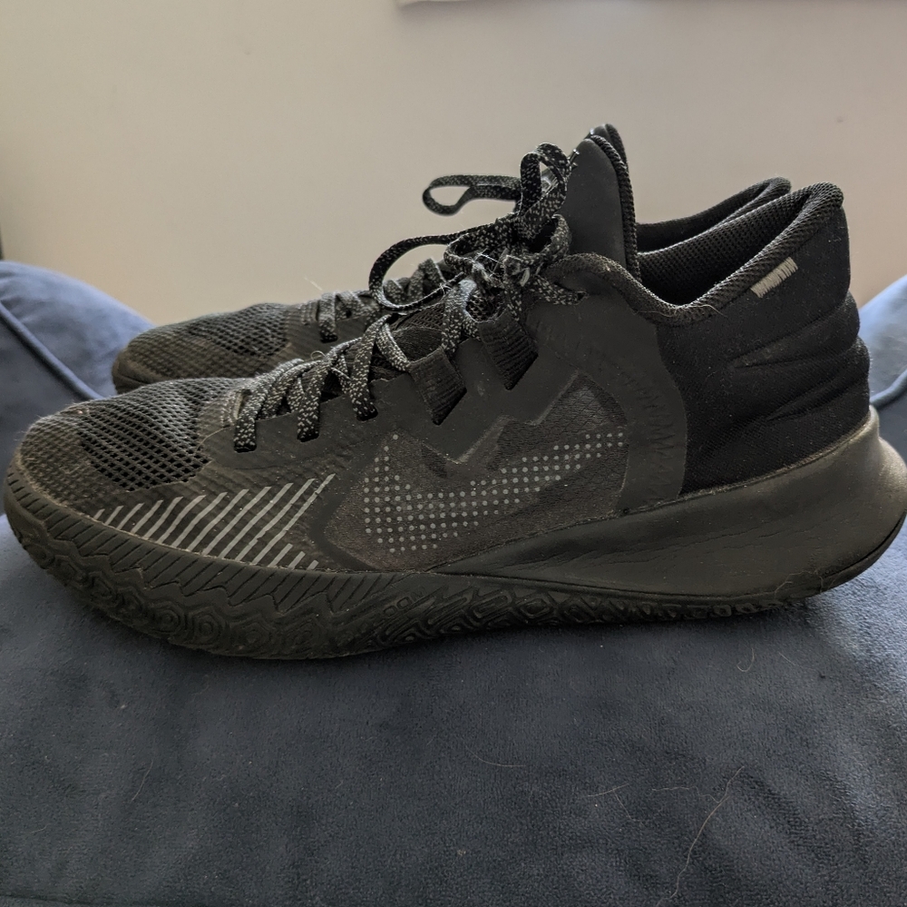 Nike Black Kyrie Flytrap 5 with Breathable Mesh and Cushioned Sole